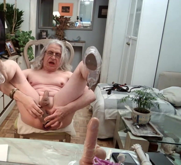 Carlatx: Naked Whore Fucks Her Ass with a Cucumber