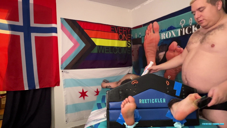 Ticklish Chubs: Visitando trans tickle fan Evan