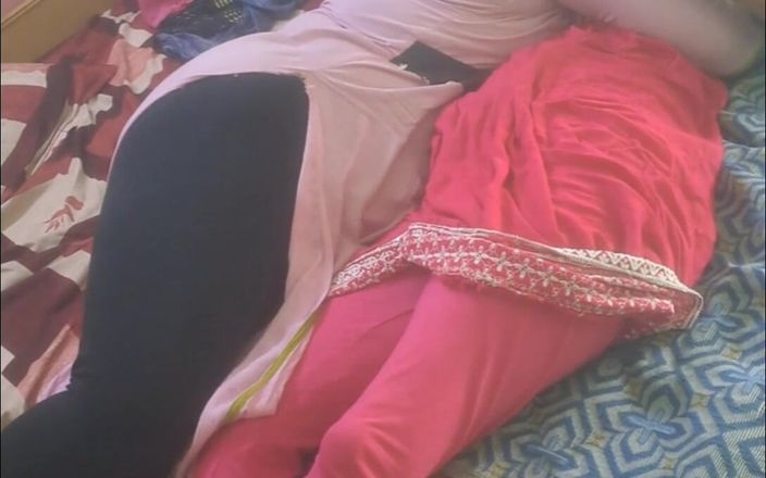 Tamil lesbian: 彼氏に捕まったレズビアンのおばさん