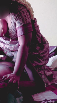 Soție tamil sexy sexy în pizdă sari futută cu degetele și călărire de pulă
