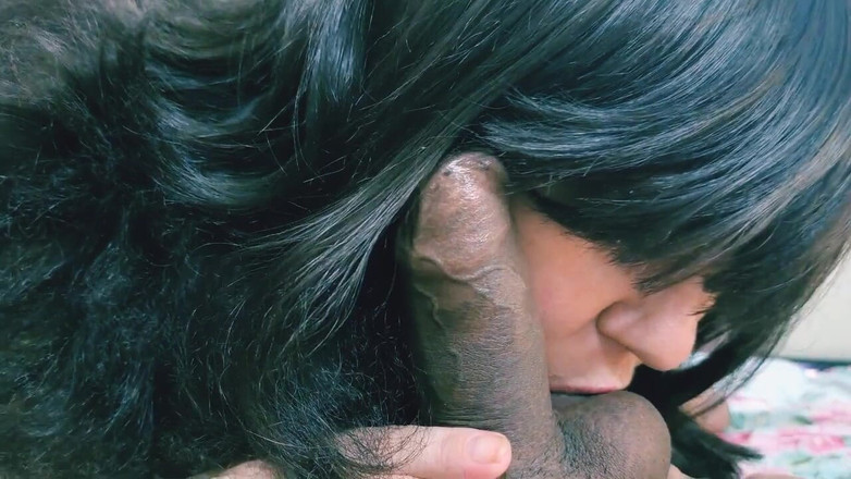 Bolly Karma: Cowok-cowok ini suka banget nonton dia