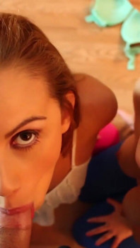 Gagici uimitoare Kimber Lee și Ashlynn Taylor Dublu BJ!