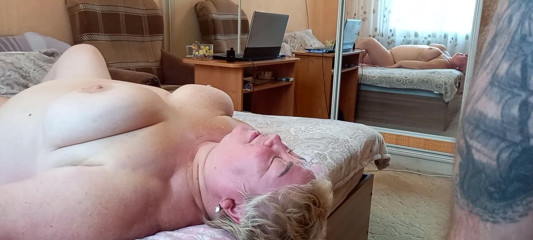 Zona901: Fat woman jerks off my cock and fills her mouth...