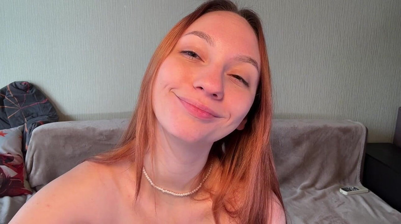 leathers_kittens: Teenagerka čeká, až se jí vystříká do pusy a předvádí své...