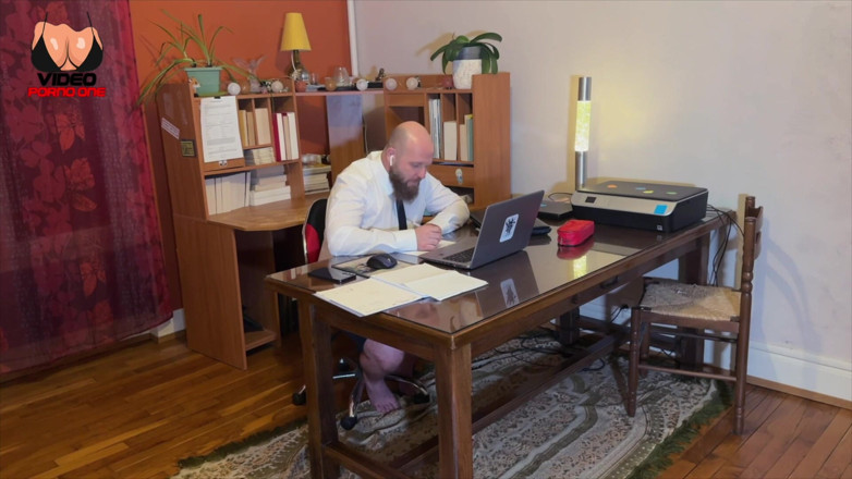 Video Porno One: I Get Sucked While I'm on Video with My Colleagues