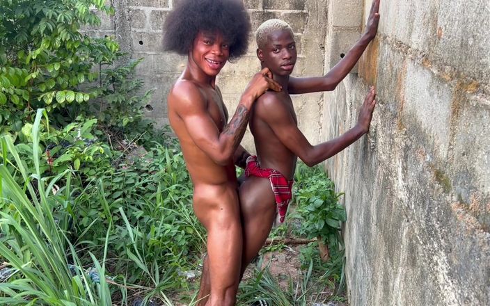Baddestboyx: Femboy a rugat un băiat twink să-l fută