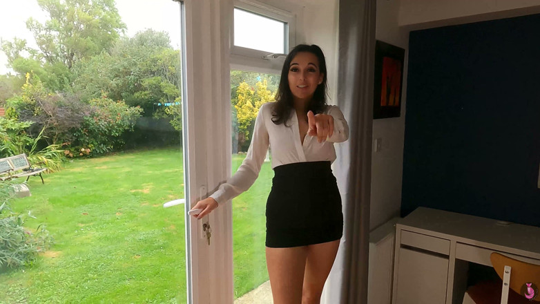 Summer Fox: Cocky Estate Agent Gets Sploshed