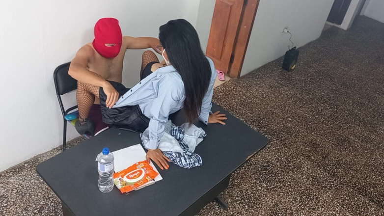 Martin13: Du är den mest framstående hora på det här kontoret! Jag...