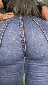 Scoregge bagnate in jeans