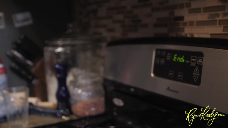 RyanKeely: Kremsi bir dağınıklık - yemek oyunu - Ryan Keely