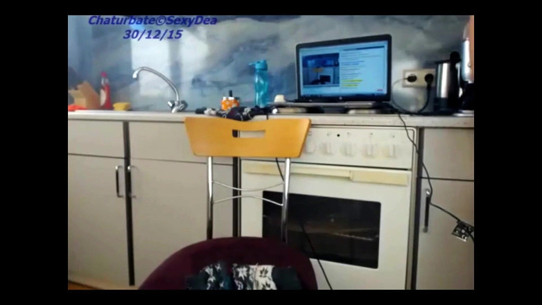 Sexydea: 라이브 웹캠에서 핑거링하는 십대 섹시녀