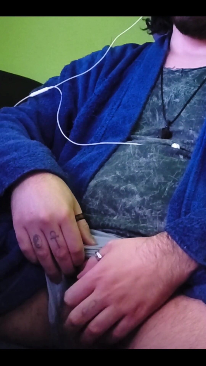 NaturalBornSinner: Speel je ooit met je lul tijdens het gamen