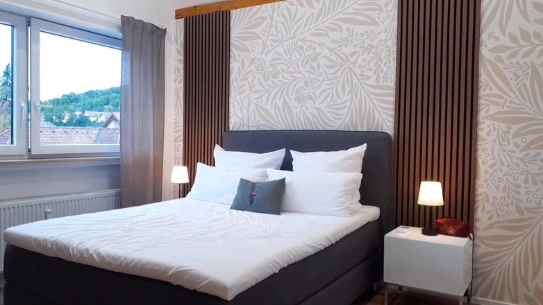 Selena701: एमेच्योर सुनहरे बालों वाली परिपक्व पत्नी ऊँची एड़ी के जूते में सेक्स का आनंद लेता है