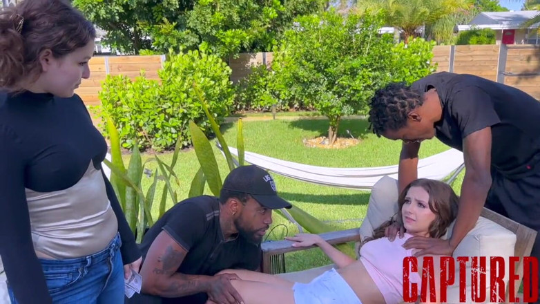 The Flourish XXX: Cap S3E3 Serena Hill は Leana Lovings の乗組員と対峙しています