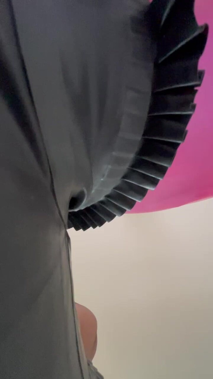 PervyLara: Curvă pasionată de spermă cu tocuri înalte în latex din nailon