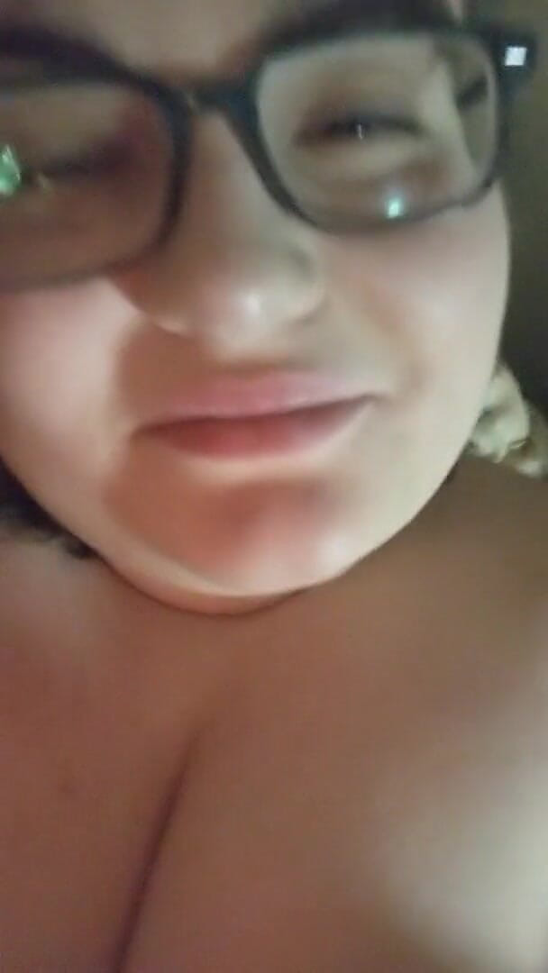 Chubby Libby: Hraní s mojí kundičkou v mých nových kalhotkách s otevřeným...