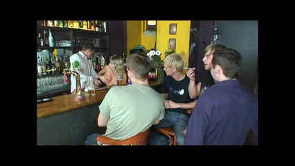 The Hunter Collection: Bukkake para jovem fodida no pub e gozada no rosto...