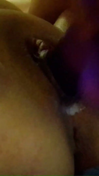 Aventure en solo 17 - une MILF excitée s’enfile un gode