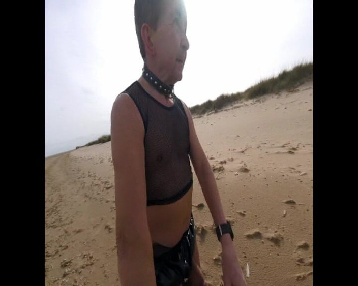 Andy: На пляже
