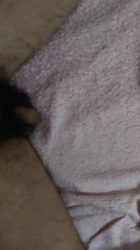 Retro twink pojke leker runt och visar sitt heta rosa rövhål gör sig redo för anal