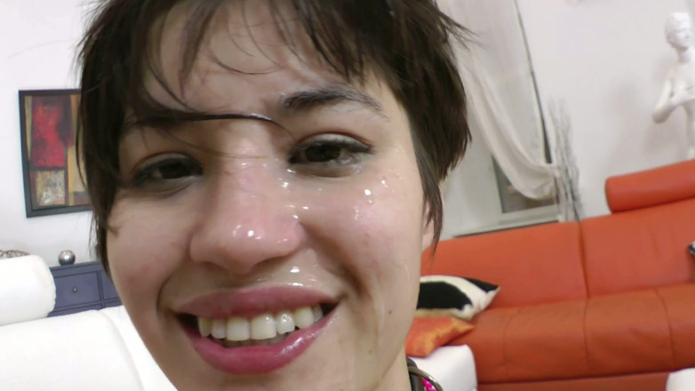 RATATATA!: Jovem Russa De Cabelo Curto Morena Quer Ser Fodida Forte...