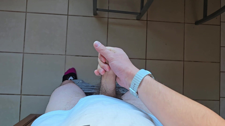 Fap_man93: Există întotdeauna un moment bun pentru un pic de joacă cu...