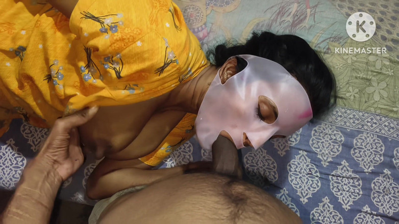Nisha bhabhi ki chudai: 그녀의 Devar 페니스를 아주 부드럽게 핥는 거유 바비.