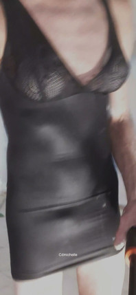 Bei Der Arbeit Cdmichelle Trägt Sexy Rückenkleid, Ich Habe Farbe Auf Mein Sexy Kleid Bekommen