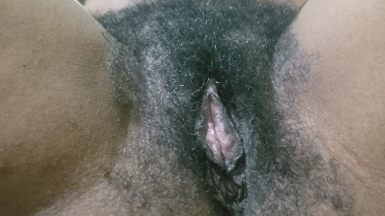 Lovemina: Une chatte déjantée amateur très sexy livre une énergie sensuelle irrésistible,...