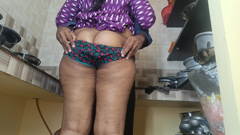 Pushpa studio: 家庭主妇厨房啪啪