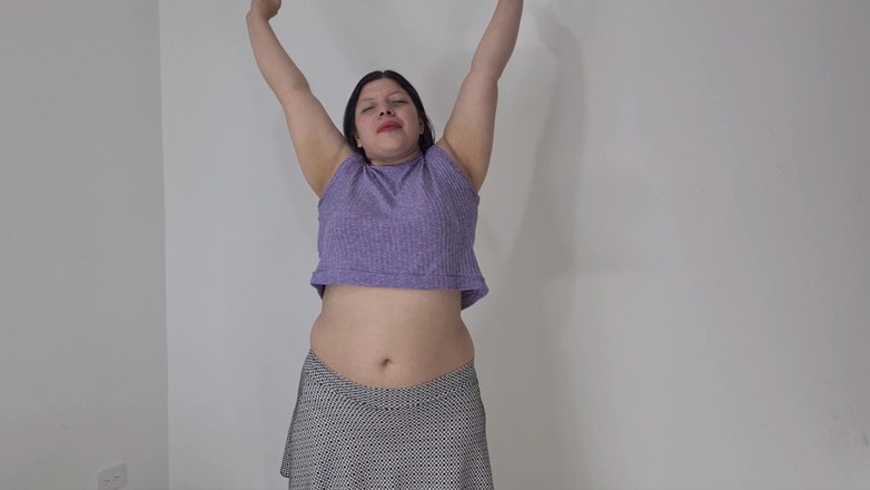 Alice H: Ejercicios de estiramiento y peinar mi cabello