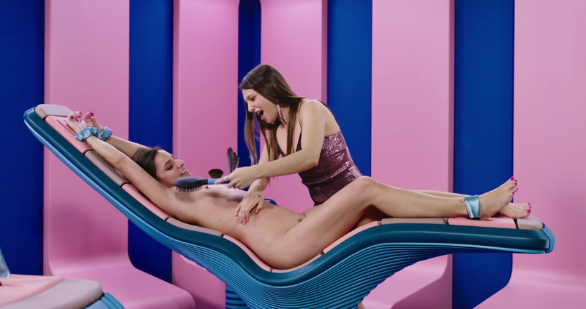 Tickling Show: Amirah Adara