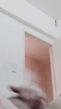 Dvojitá amputovaná masturbuje a stříká