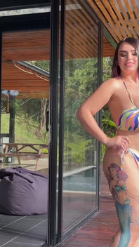 Amaretto și Kim Velez, lesbiene cu țâțe mari care sug bikini