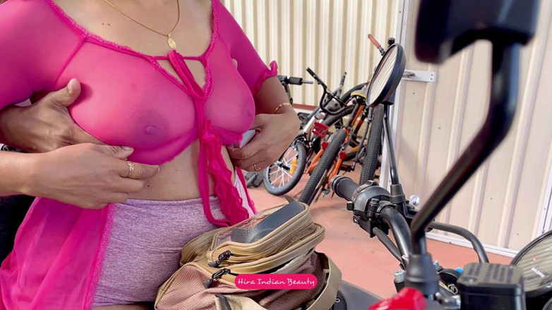 Hot 365 Entertainments: Cặp đôi Ấn Độ làm tình gợi cảm trên một chiếc xe đạp - nhấn...