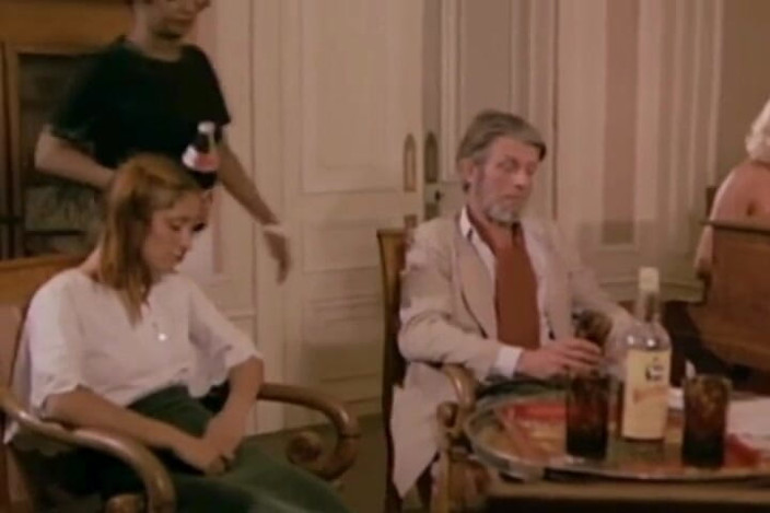 European Classics: Dándole a la criada un enema