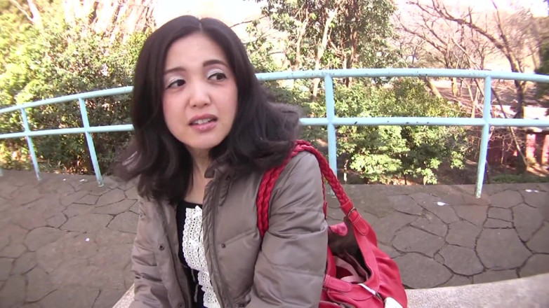 Japan Lust: Japonesa milf ansiosa por pollas y juguetes