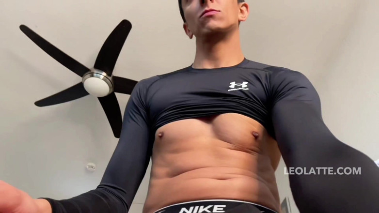 Leo_latte: Leo Latte in Nike Jockstrap - grande rigonfiamento e masturbazione completa