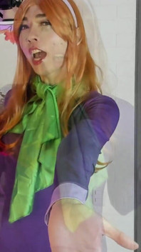Cosplay Puv Daphne Burp Challenge with Scooby Taser