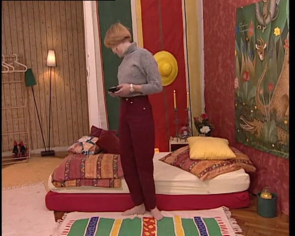 YOUR FIRST PORN: Kızıl saçlı ve çok azgın Jana orgazm olmak için mastürbasyon yapıyor