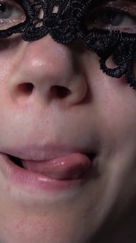 Catwoman Spielt Mit Einer Maus in POV