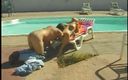 Public Lust: Sevimli sarışın havuzun yanında sikiliyor