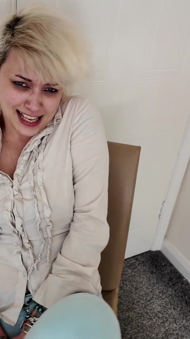 Where My Pee Desperation Boyz at? Xx New Vid Out Now (Glitter queen)
