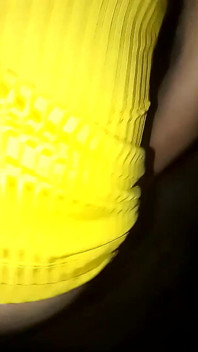 La sœur du voisin prend du plaisir en faisant pipi la nuit, nouvelle vidéo
