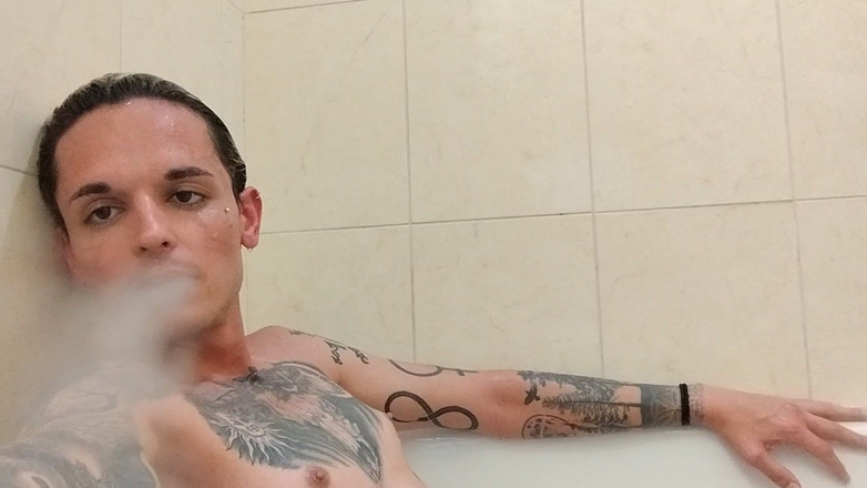 Vovxxx: Bathing in My Piss