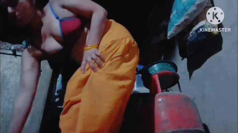 TricolorMusic3: Aku lagi asik ganti baju sambil bugil, memekku yang super...