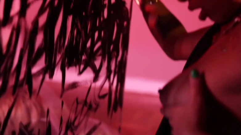 Quente club: Under my skin