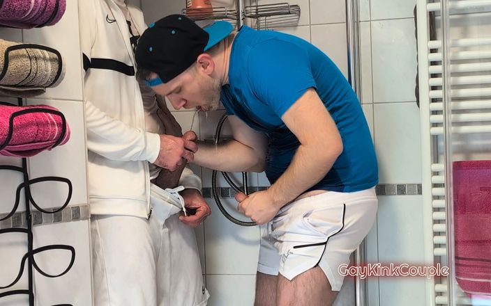 GayKinkCouple: Трах с писсингом в душе в спортивной одежде