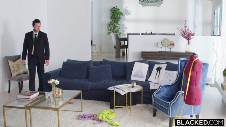 Blacked: Blacked, junge designerin bekommt anal und neuen job zu ihrem...