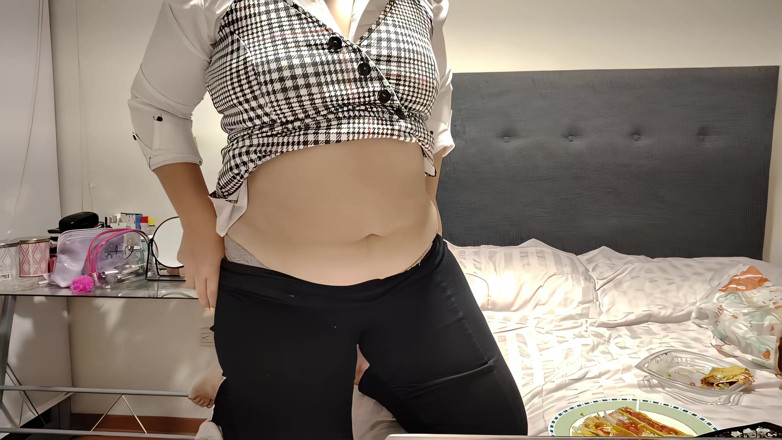 Nicole Passat: Nicole Chubby Fries and Nude Tease